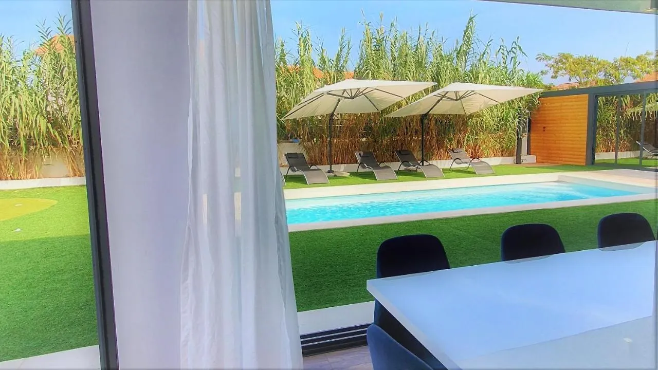 Villa Aurus - Luxury 5 Bedroom Vir