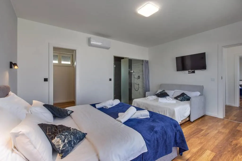 Villa Aurus - Luxury 5 Bedroom Vir