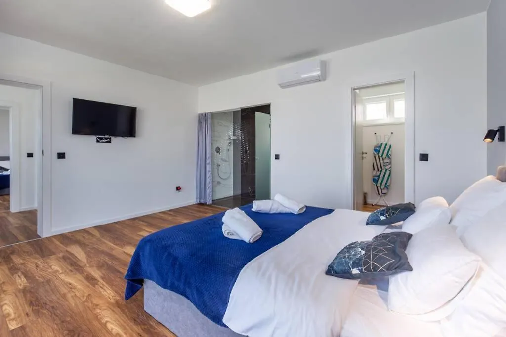 Villa Aurus - Luxury 5 Bedroom Vir