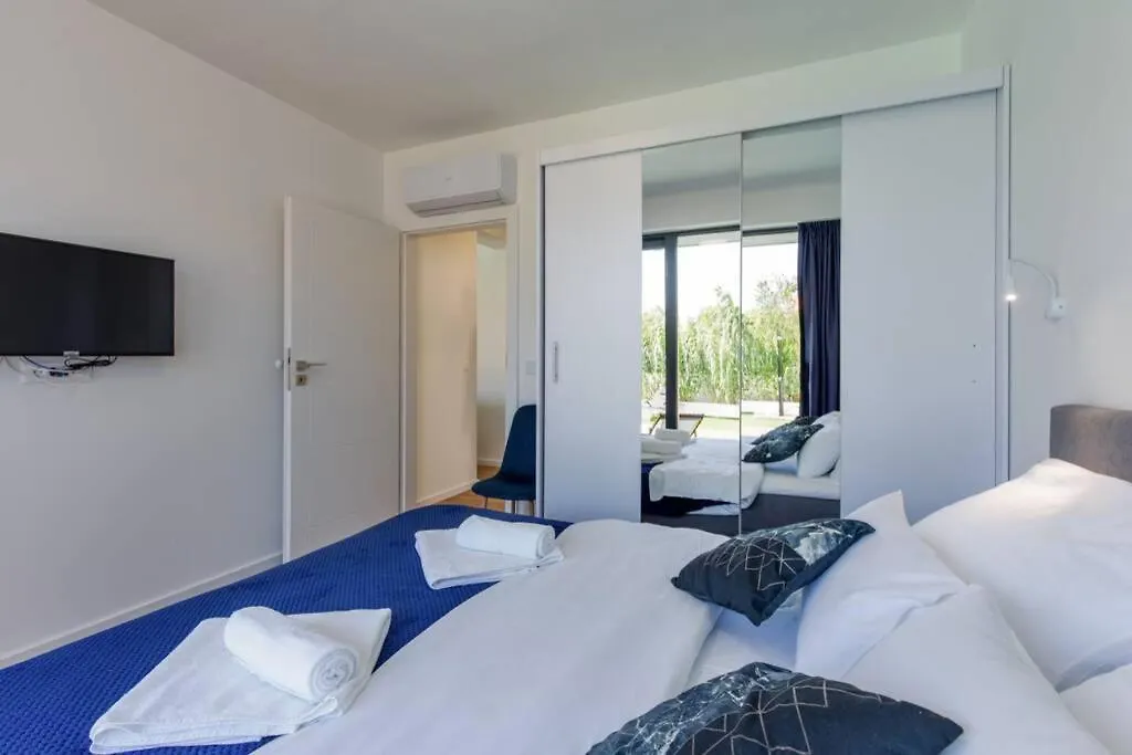 Villa Aurus - Luxury 5 Bedroom Vir Croatia